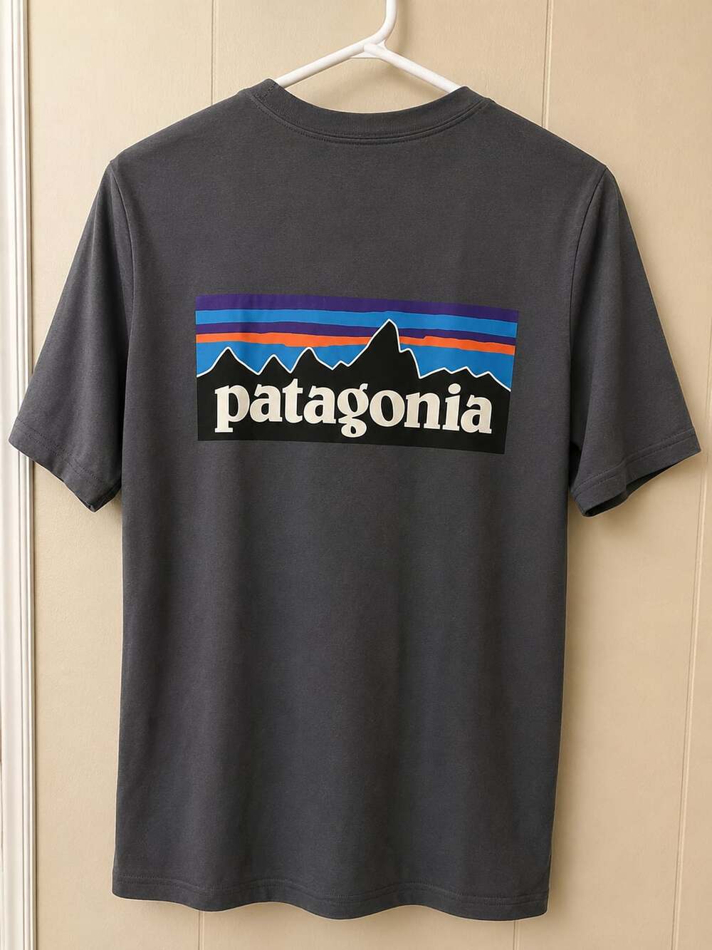 Patagonia Men's P-6 Logo Responsibili-Tee Gray T-Shirt Size Medium